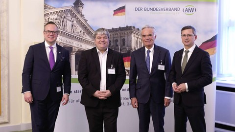 Auswirkungen des Regierungswechsels auf die Rahmenbedingungen der Finanzbranche „Das Vertrauen in die private Altersvorsorge muss wiederhergestellt werden“
