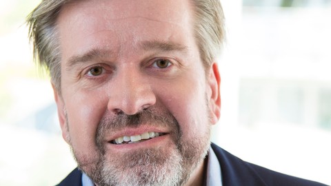 Innovation und starke Wurzeln Axel Eilers leitet seit 25 Jahren die Ammerländer Versicherung