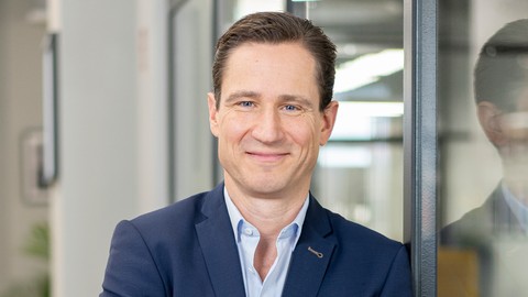 Premiere auf der DKM: blau direkt zeigt die erste Version einer KI-basierten Sprach- und Chatsteuerung für das MVP AMEISE.