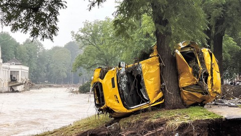 Nach der Hitzewelle droht das Unwetter: Zurich Leitfaden soll Betriebe durch Schutzmaßnahmen besser auf Starkregen und Hochwasser vorbereiten