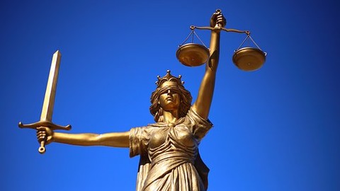Betrunken Polizeiauto gerammt: Muss die Versicherung zahlen?