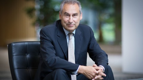 Allianz Leben-Chef Markus Faulhaber verteidigt Lebensversicherung
