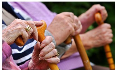 BARMER GEK Pflegereport 2015 / Zahl der Pflegebedürftigen steigt stärker als erwartet