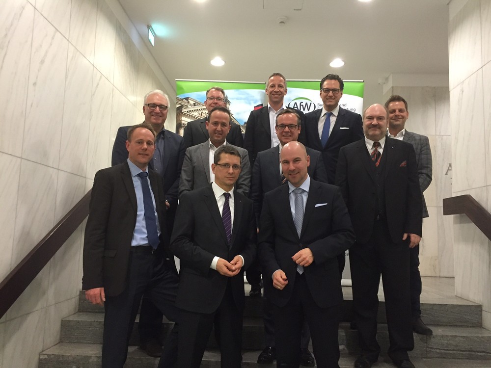 AfW und Maklerpools gegen Provisionsabgabe