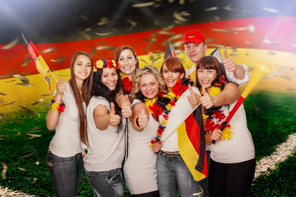 Von fliegenden Fanartikeln bis zu nervenden Nachbarn / So können Fußballfans ohne Platzverweis die EM genießen