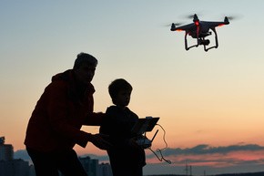 Dr. Alexander Malik, Experte für Versicherungen der Luftfahrtindustrie bei HDI Global SE zur heutigen Entscheidung der Bundesregierung zur Einführung von strengeren Regeln für Drohnen
