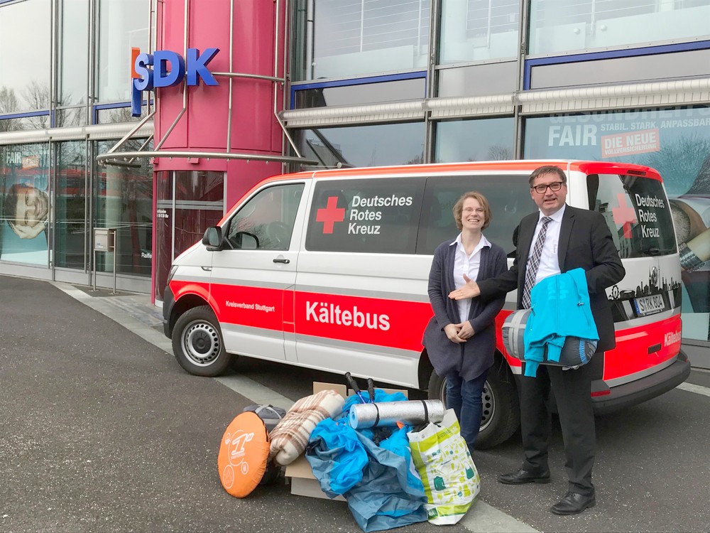 Nach dem Winter ist vor dem Winter: SDK spendet Materialien für den DRK-Kältebus
