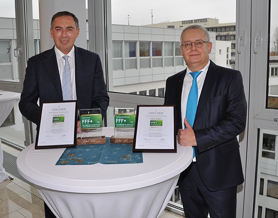 Arbeitskraftabsicherung und Altersvorsorge uniVersa für langfristige Qualität von Franke und Bornberg ausgezeichnet