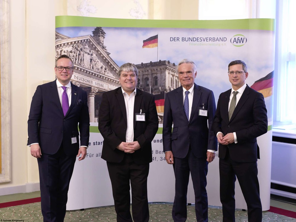 Auswirkungen des Regierungswechsels auf die Rahmenbedingungen der Finanzbranche „Das Vertrauen in die private Altersvorsorge muss wiederhergestellt werden“