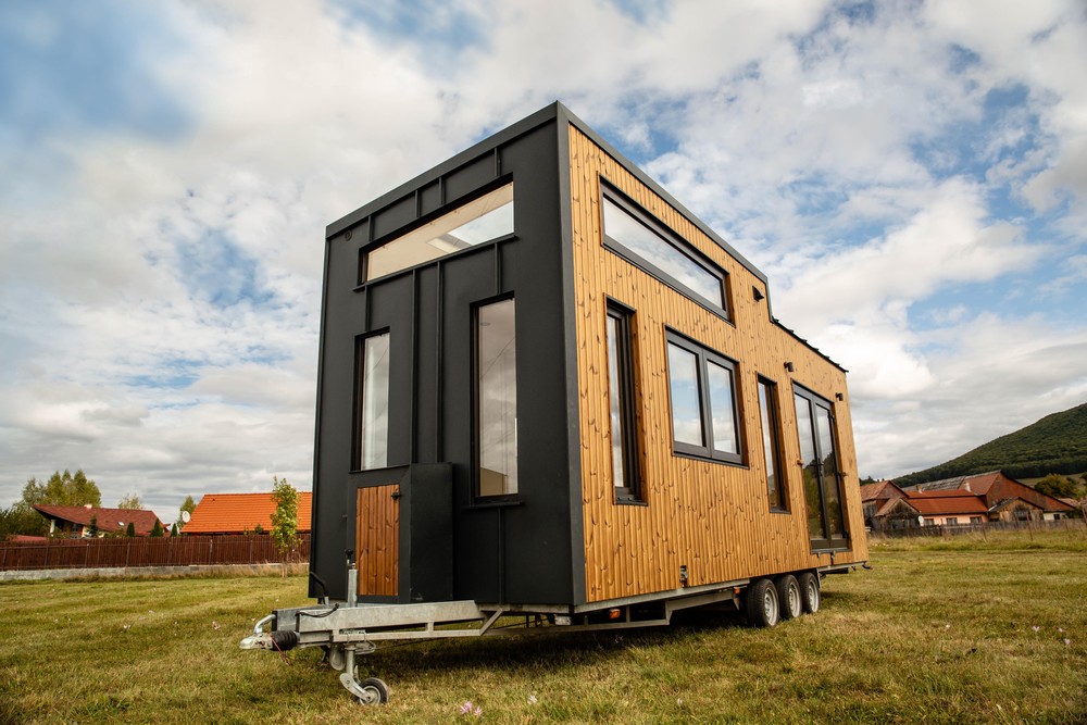 Gut abgesichert raus ins Grüne - Hochwertiger Versicherungsschutz für Wochenendhäuser und das trendige Tiny House