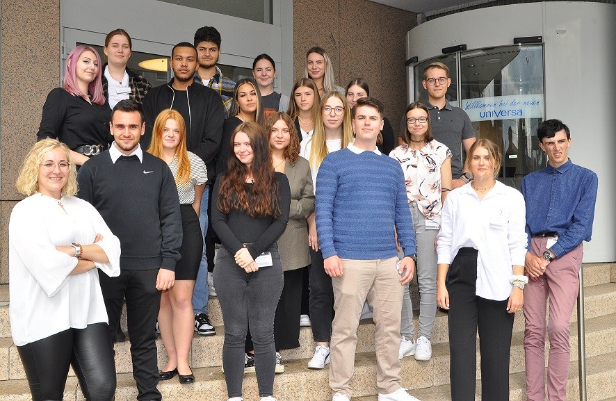 Neuer Ausbildungsjahrgang startete bei der uniVersa