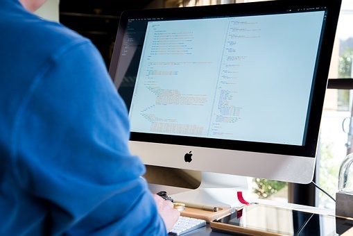 Wandert das Standardgeschäft von Maklern bis 2030 ins Internet?
