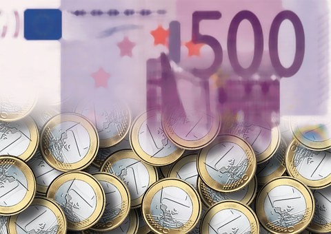 Erste Pflegekasse beantragt Finanzhilfe