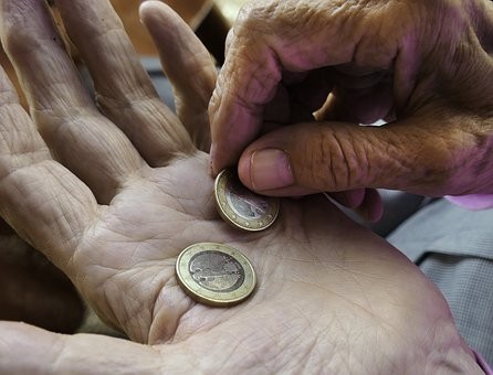 Zusätzliche Belastungen in Milliardenhöhe: Obergrenze bei Pflegekosten finanziell nicht tragbar
