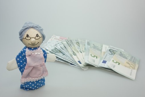 Höhere Krankenkassenbeiträge: Senioren zahlen bis zu 1.120 Euro mehr
