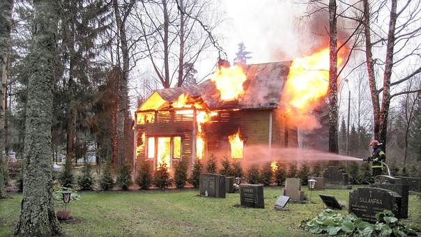 Gebäude: Kein Geld nach Brand wegen arglistiger Täuschung