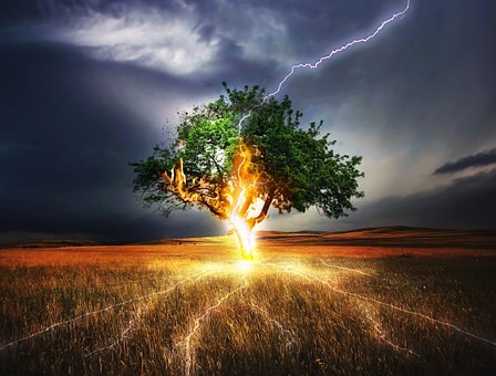 Stecker ziehen bei Gewitter?
