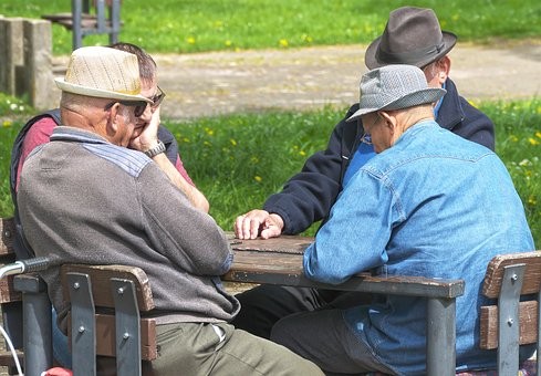 Rente aufbessern: Wie viel ist steuerfrei erlaubt? ARAG Experten über Hinzuverdienstgrenzen für Rentner