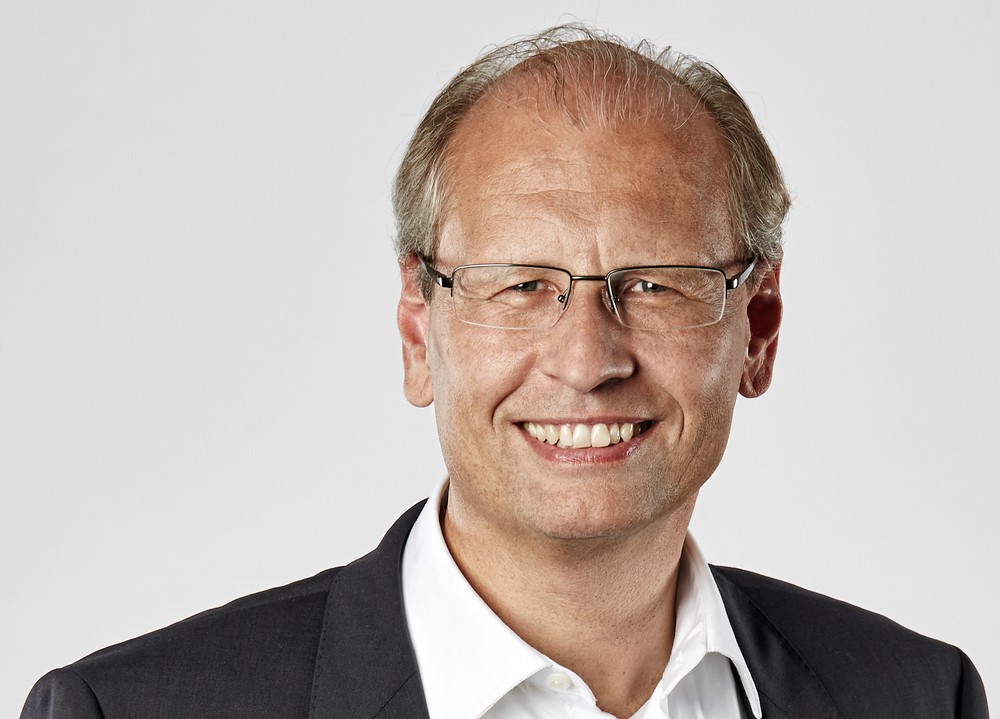 Versicherungskunden: "Online informieren aber beim Vermittler abschließen" Die GfK-Studie von Zurich und Google zeigt den Trend beim Abschluss von Versicherungen auf